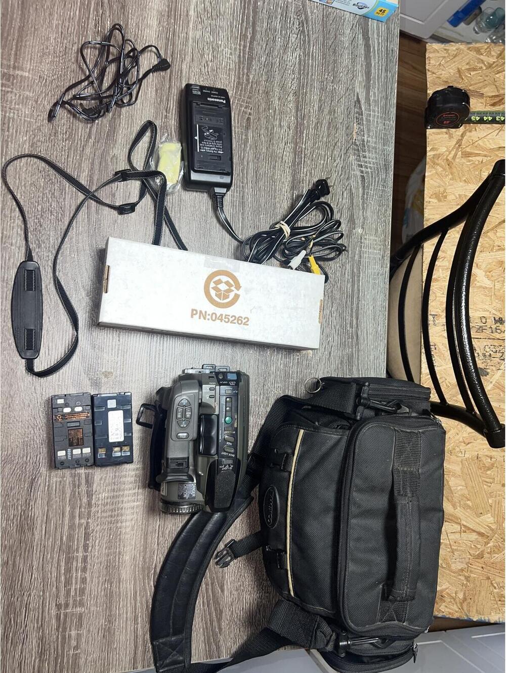 VTG Panasonic PV-L780D Palmcorder VHS-C Camcorder W/ CHARGER Battery and extras